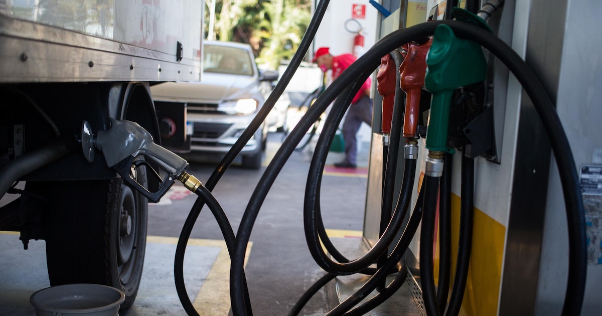 Alta do dólar eleva defasagem do diesel e abre espaço para aumento pela Petrobras