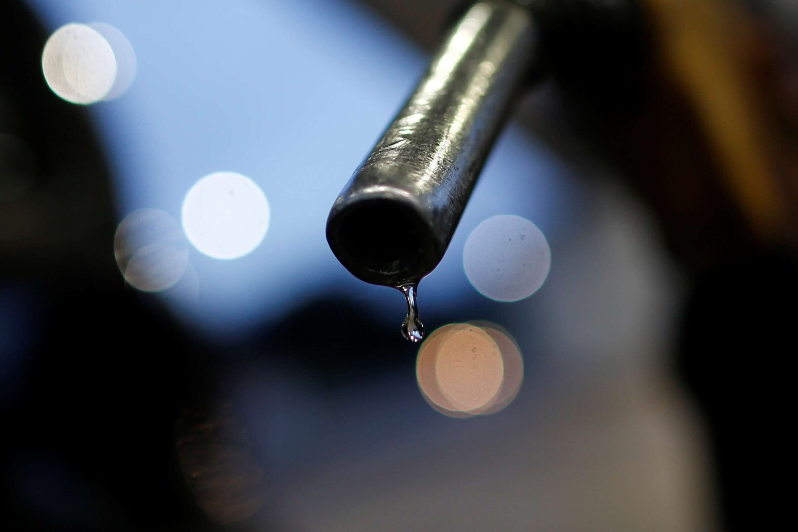 Dólar eleva defasagem do diesel da Petrobras, mas reajuste pode esperar, dizem fontes
