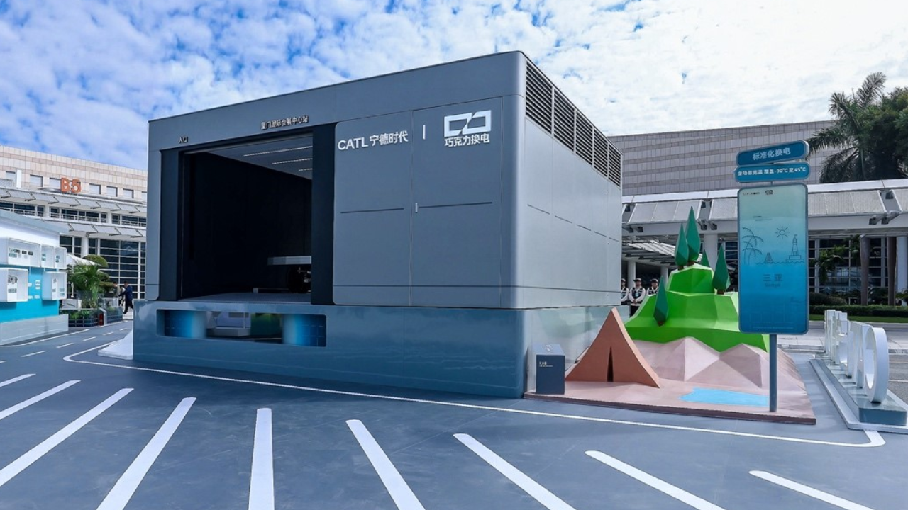 A CATL, maior fabricante de baterias para carros elétricos, planeja abrir milhares de estações de troca na China até 2030.