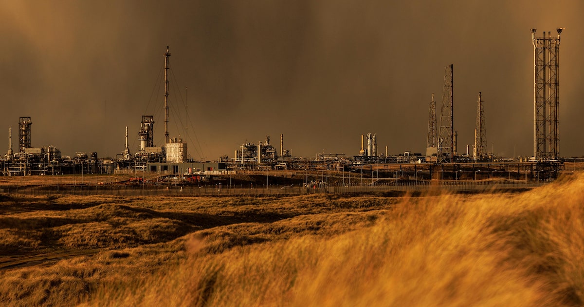 Grã-Bretanha prometeu energia limpa, mas ainda precisa de muito petróleo