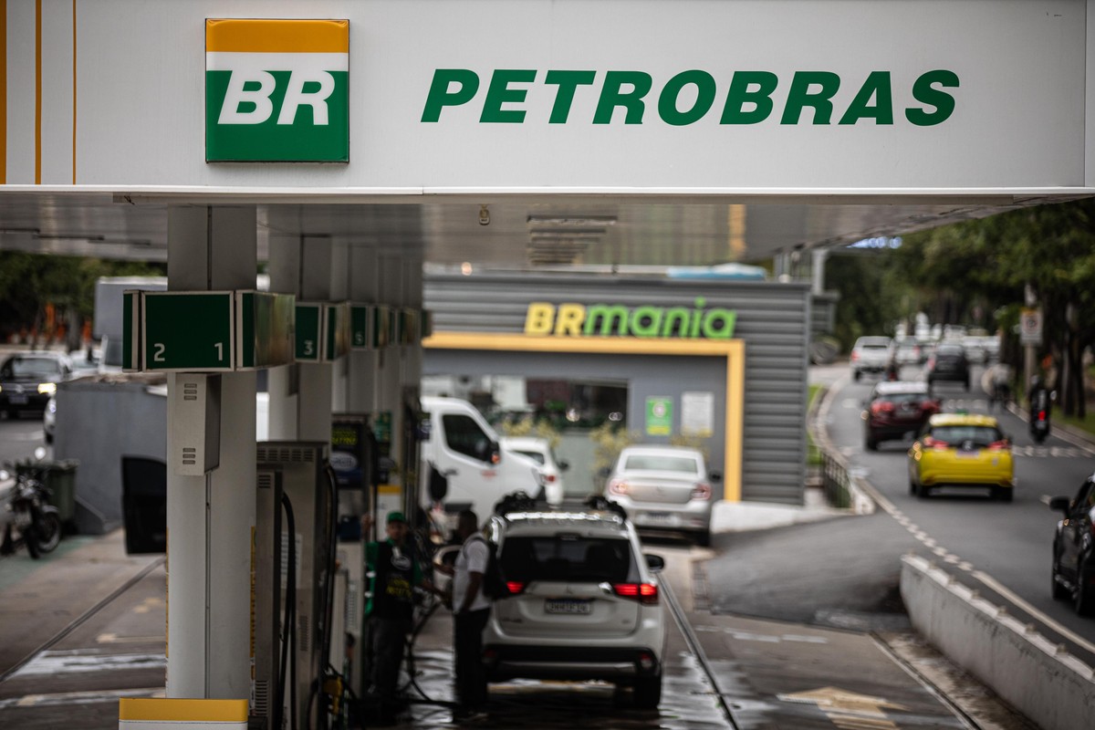 Defasagem de preços aumenta pressão para que Petrobras reajuste combustíveis | Empresas