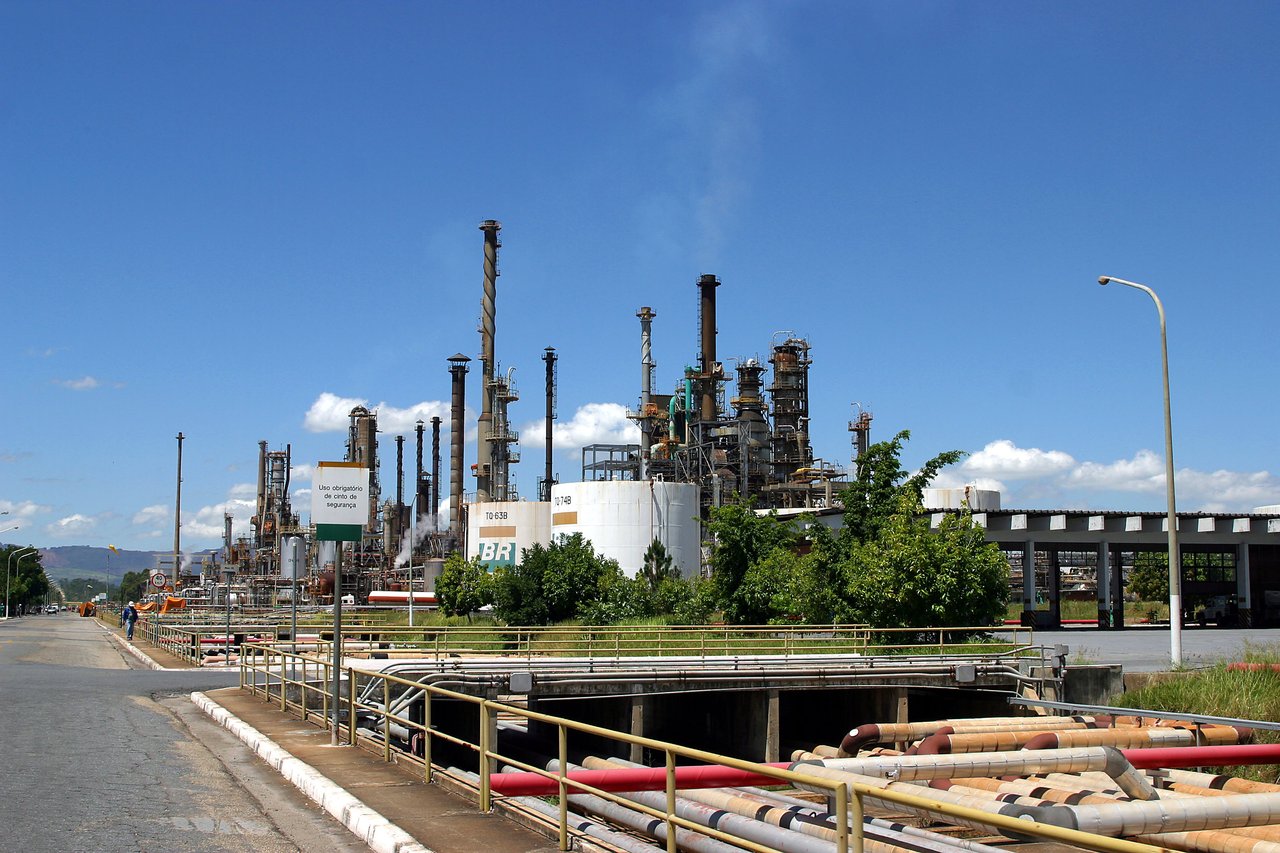 Petrobras encerra 2024 sem reajuste no diesel nas refinarias e diz que 'abrasileirou' preços