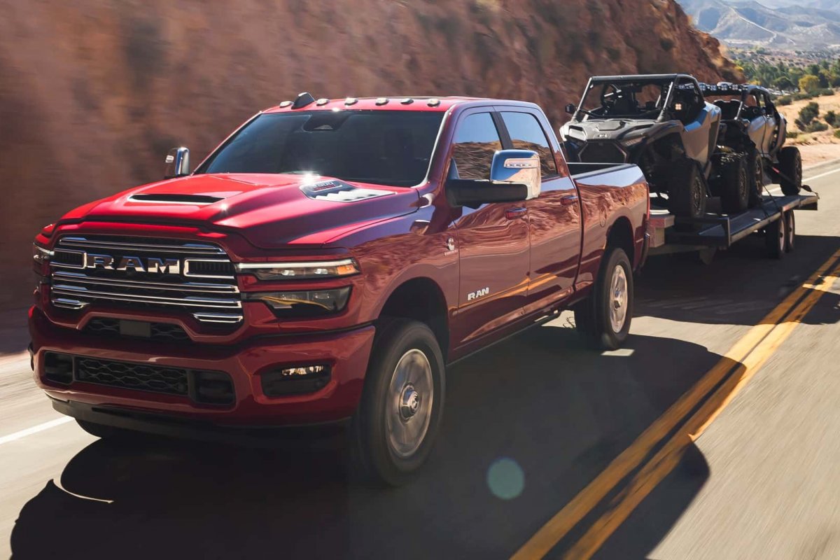 RAM 2500 e 3500 ganham novidades e motor diesel renovado