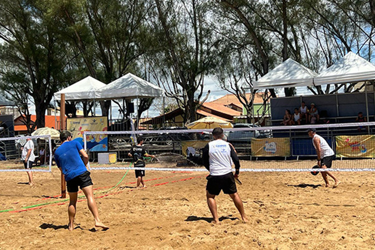 Copa Verão de Beach Tennis na programação esportiva do fim de semana em Farol