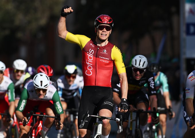 Milan Fretin vence sprint massivo, Iúri Leitão top 10, confira os resultados e a chegada