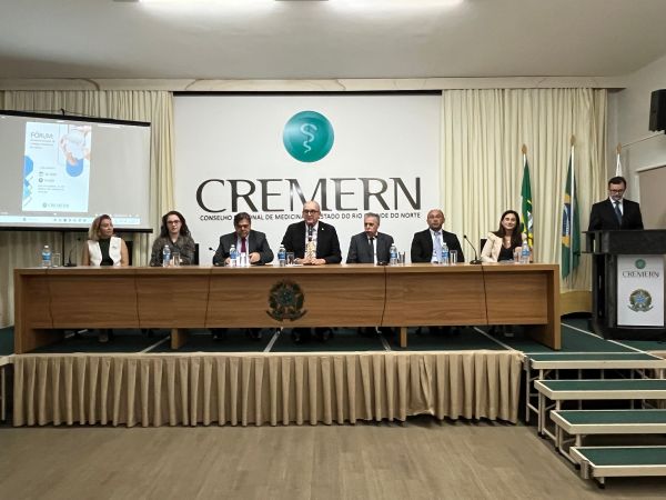 Conselho de Medicina reúne entidades parceiras e lança Fórum Interinstitucional de Combate às Doenças da Mente