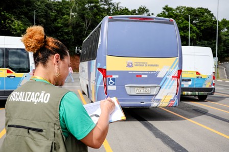 Santana de Parnaíba realiza vistoria técnica em veículos oficiais para evitar emissão de poluentes