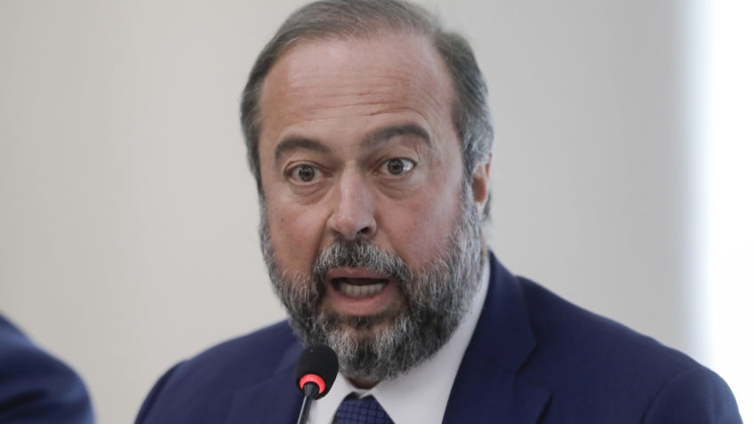 Silveira critica "capitanias hereditárias" no setor de gás natural