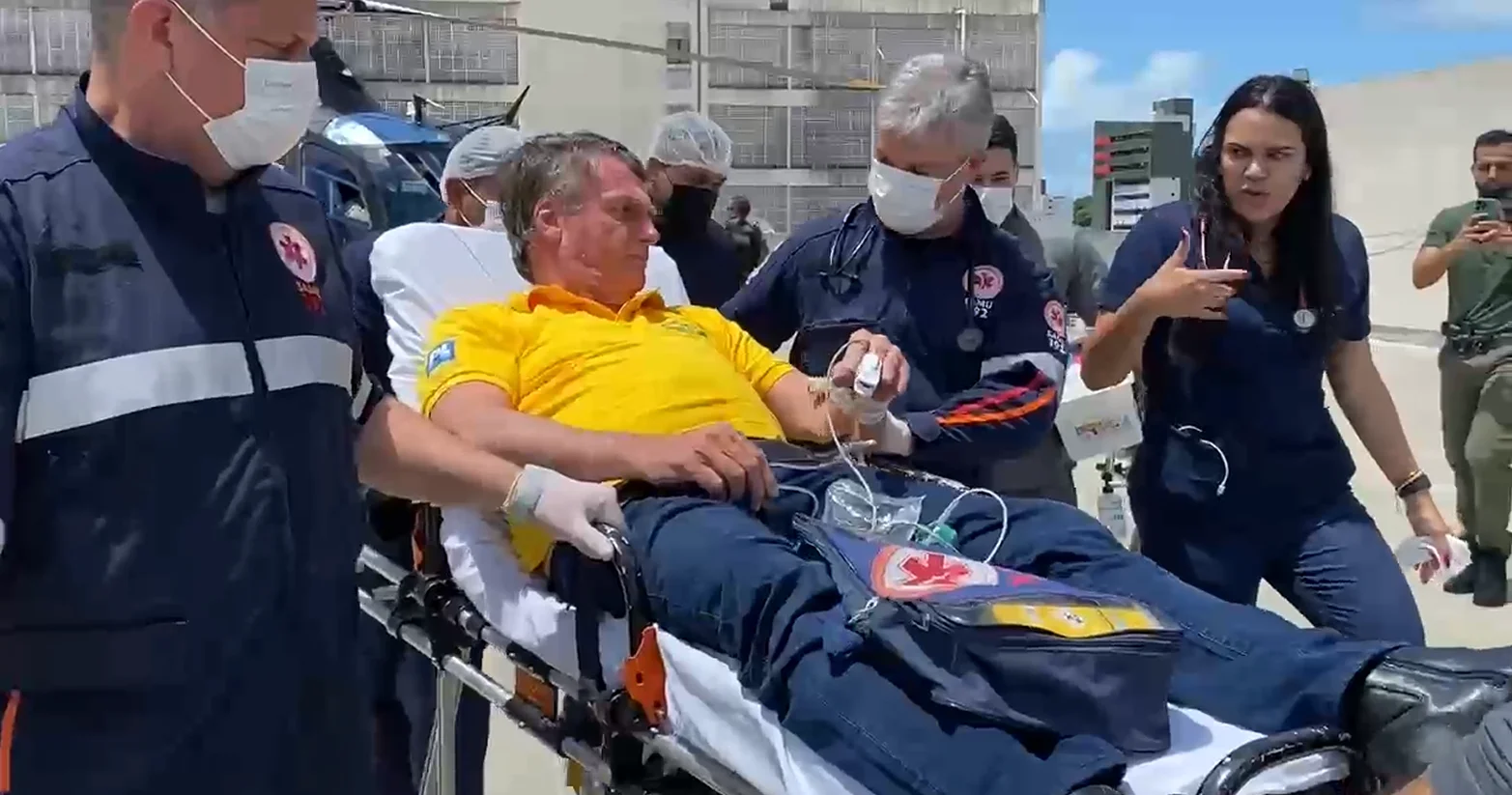 Cirurgia de Bolsonaro já dura mais de 10h