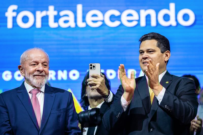 Lula e Alcolumbre costuram acordo por agências reguladoras e conclusão pode sair depois do Vaticano