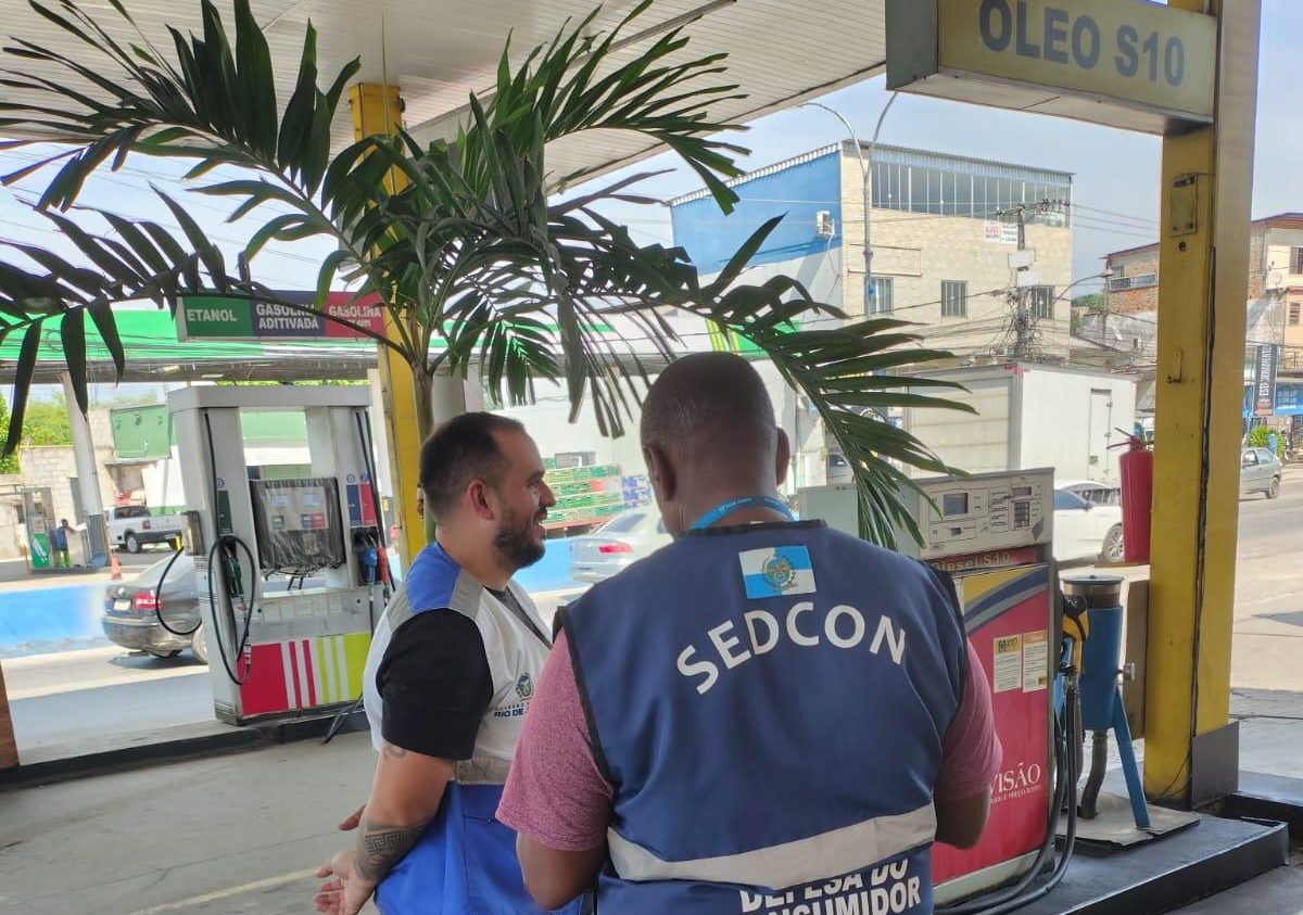 Posto em Belford Roxo é interditado devido a fraudes e combustível adulterado