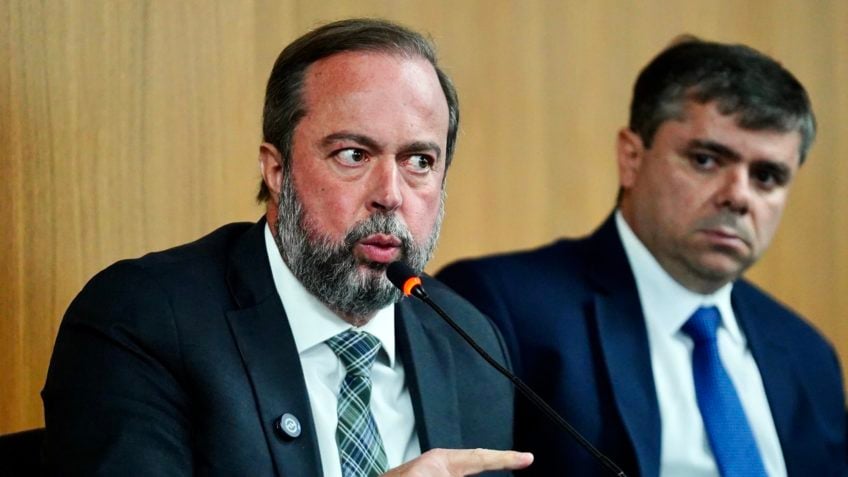 O ministro de Minas e Energia, Alexandre Silveira, e o secretário de energia elétrica, Gentil Nogueira, se reuniram com a Enel, a Aneel e outras empresas de energia para traçar um plano de ação para retomada do fornecimento em São Paulo