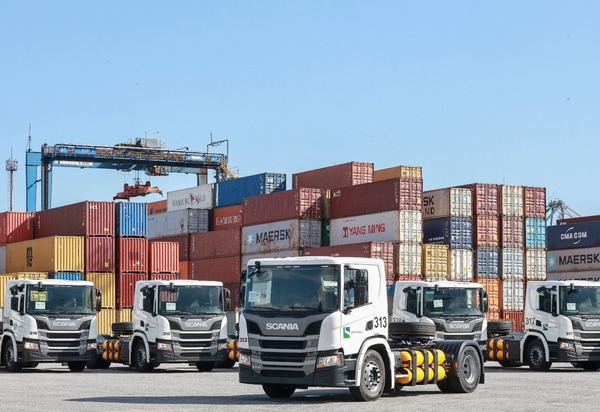 Tecon Santos é o 1º terminal com caminhões a gás - Revista Caminhoneiro