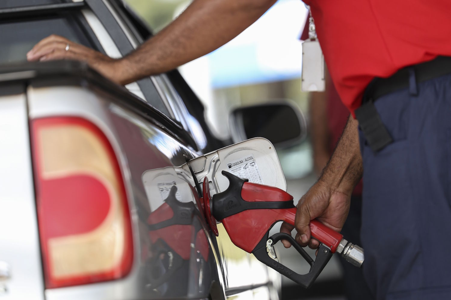 Preços nos postos: Etanol cai mais que gasolina e ganha competitividade - NovaCana