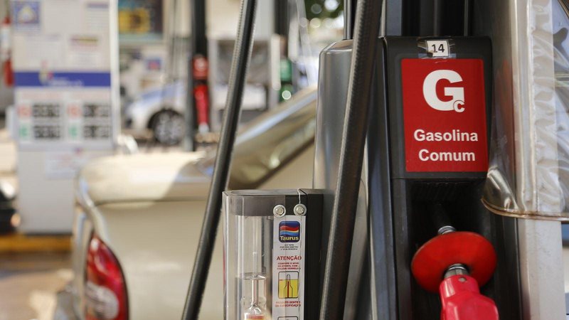 Preço do litro da gasolina cai na média do Brasil • Marília Notícia
