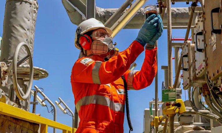 Produção de gás natural nos campos do pré-sal aumenta 15% em um ano; petróleo cresce 8% — Agência Gov