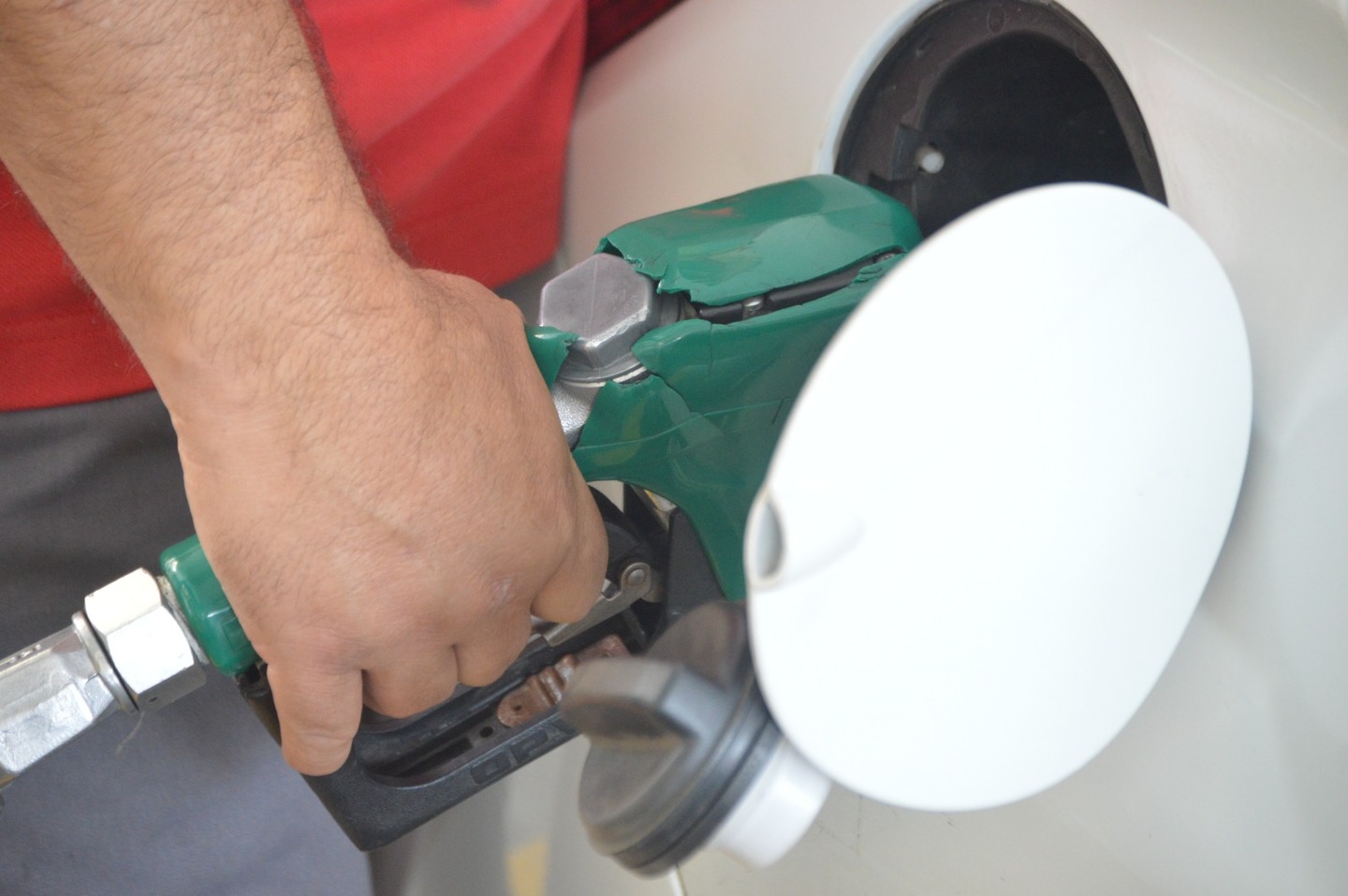 ANP vistoria postos de gasolina e produtor de óleo lubrificante na região
