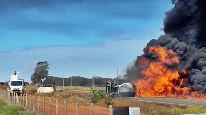 Caminhão 040