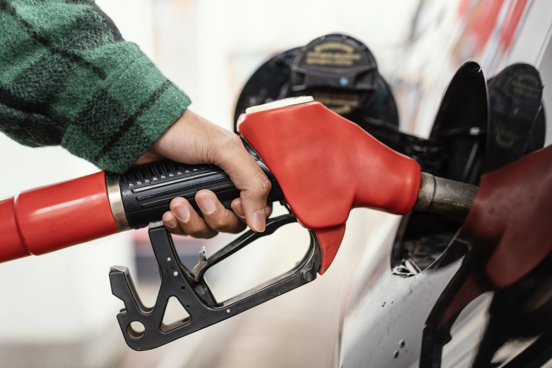 Pesquisa da ANP aponta leve queda no preço da gasolina em Criciúma - Portal Engeplus