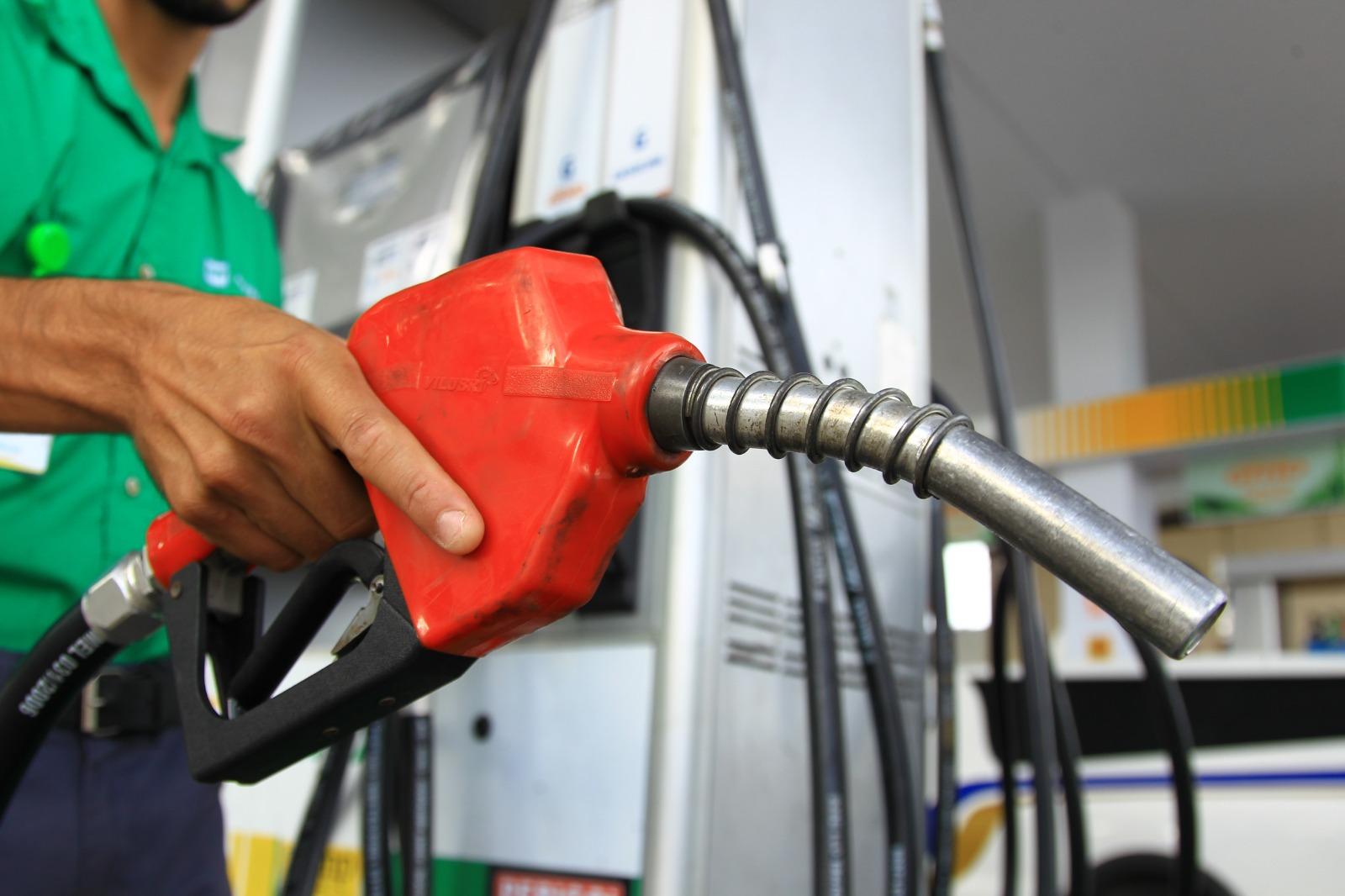 Petrobrás anuncia redução de 5,6% no preço da gasolina para distribuidoras | CBN-GO