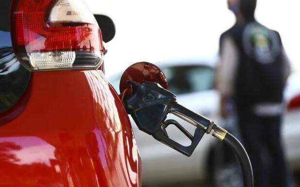 Preço da gasolina com mais etanol vai cair menos do que governo prevê