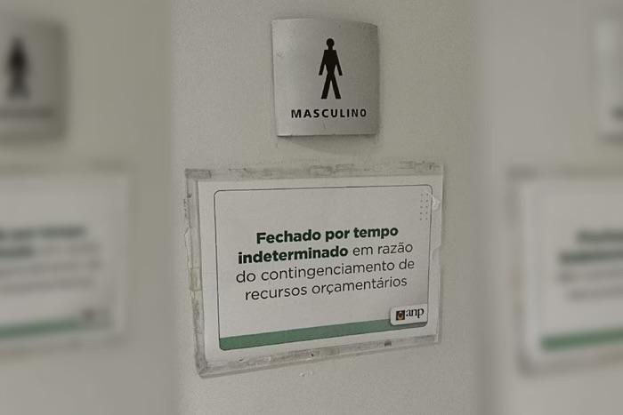 ANP fecha banheiro de funcionários e culpa governo por falta de verba