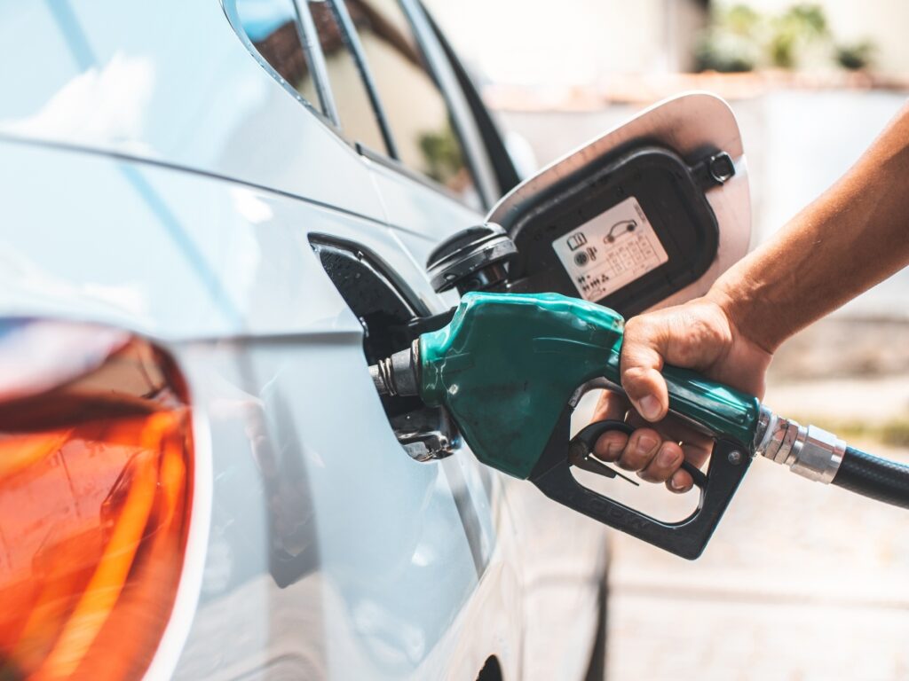 Gasolina e etanol têm queda de preço
