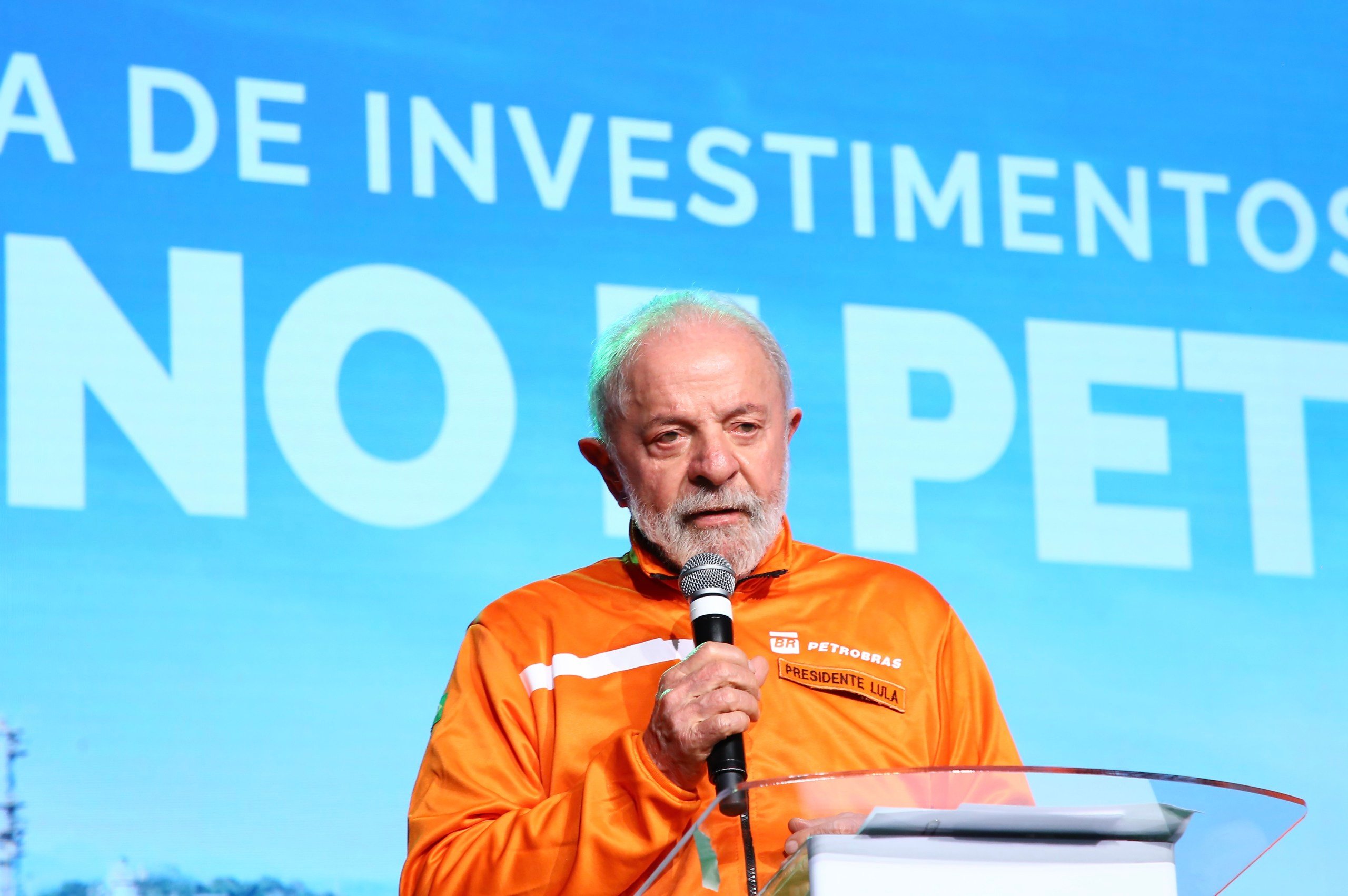 Lula cobra combate às margens elevadas nos combustíveis
