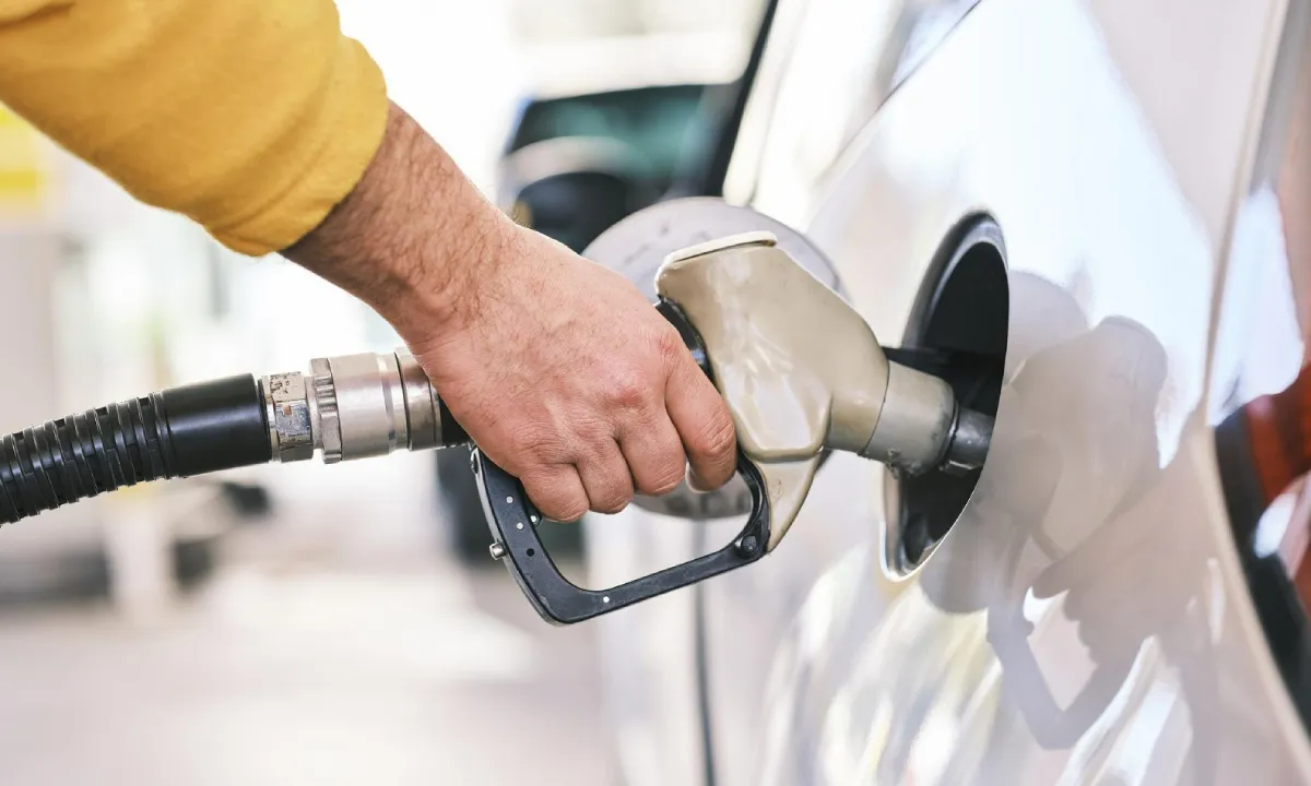 Redução da gasolina nas refinarias não chega ao consumidor, aponta ANP - Voz da Bahia