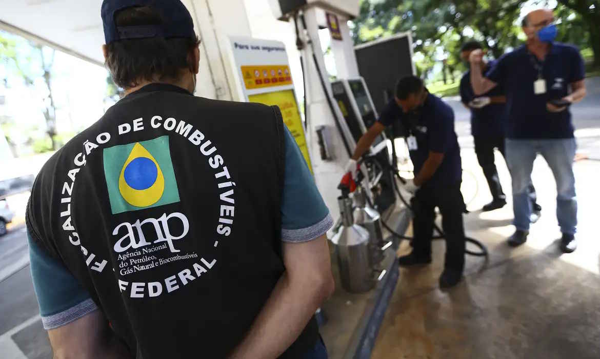ANP vai abrir consulta prévia por 45 dias sobre transparência de preços dos combustíveis