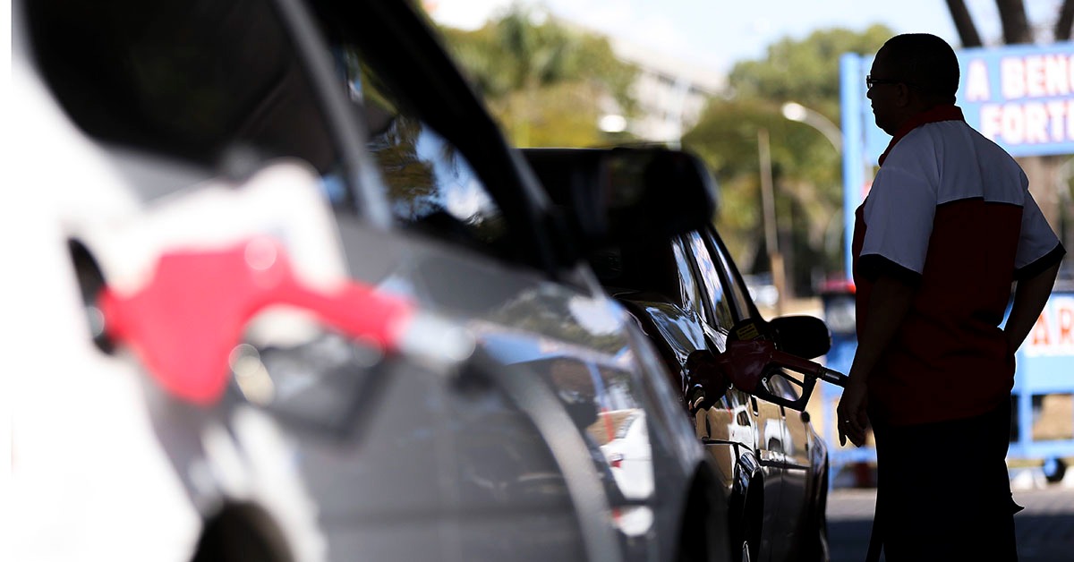 Preços médios da gasolina e do etanol caem em Minas Gerais