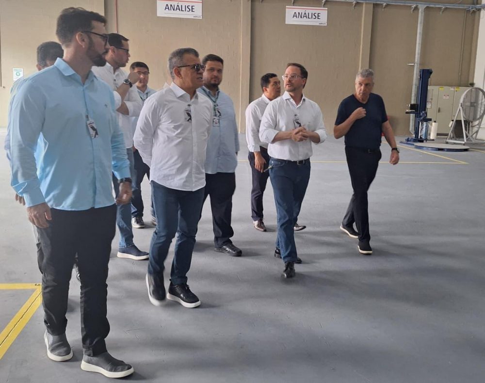 Suframa visita empresa do PIM especializada em soluções químicas para argamassa