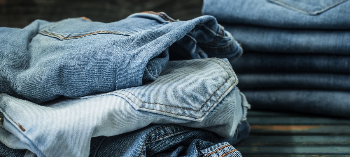 Fim das calças jeans gigantes: a nova febre de 2026 vai te surpreender