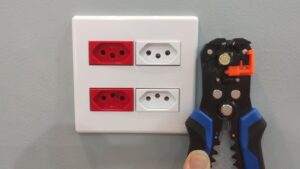 Nova tecnologia substitui tomadas tradicionais e dá fim à bagunça de cabos