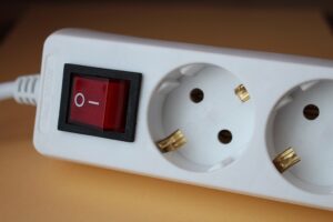 Tomada com USB e sem quebrar a parede? A nova tecnologia que já chegou – Surgiu