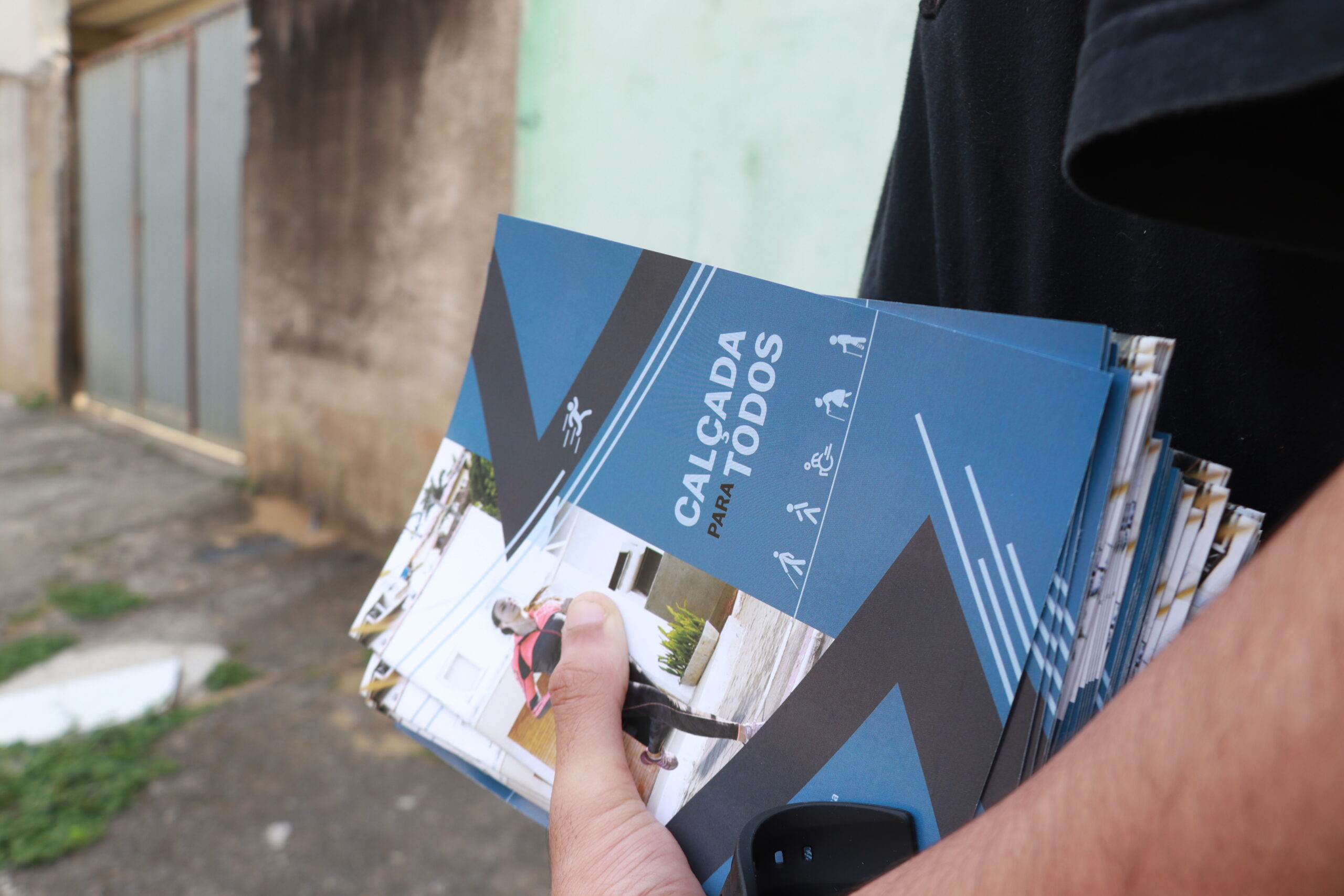 Ação leva informação sobre acessibilidade a moradores de Vila Bethânia - PREFEITURA MUNICIPAL DE VIANA