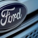 Caminhonete da Ford bate de frente com a Hilux e custa muito menos