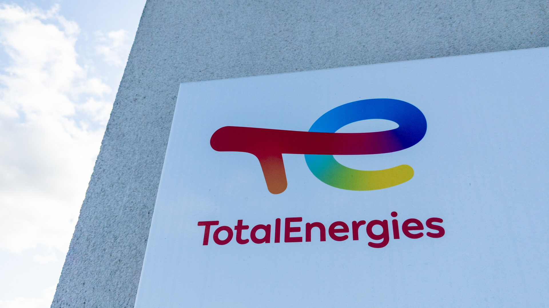 TotalEnergies rejeita as alegações de crimes de guerra relacionadas ao projecto de GNL em Moçambique