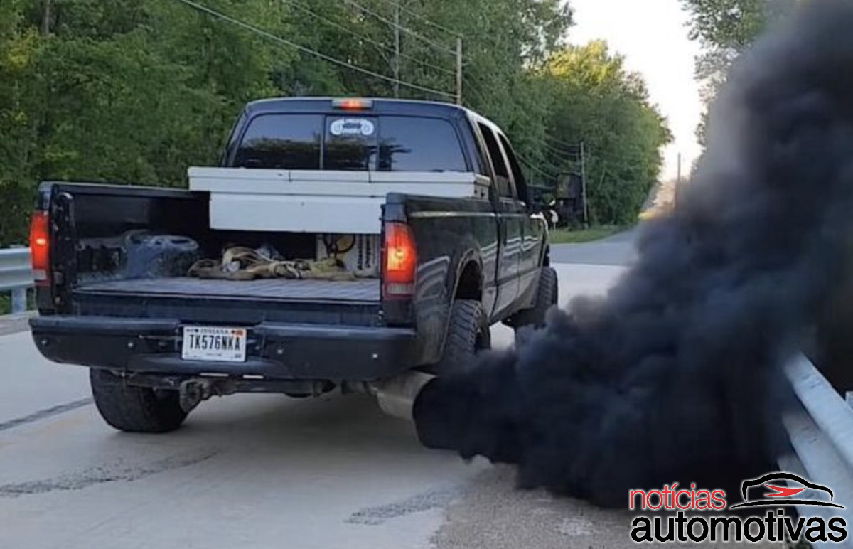 Governo dos Estados Unidos decide que fica liberado jogar fumaça preta nos outros com carros diesel