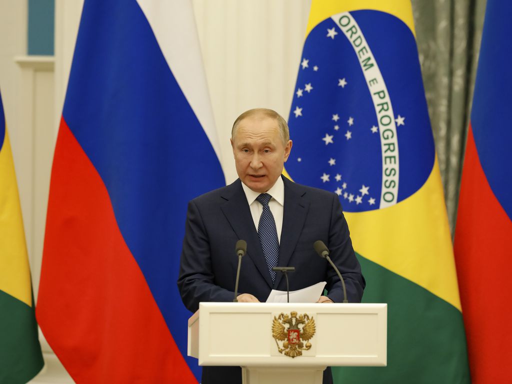 Brasil recebe seis aviões russos para 1º encontro em mais de uma década