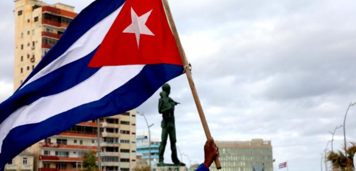 Embaixador de Cuba denuncia bloqueio dos EUA e alerta para ameaça de genocídio