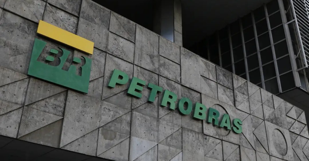 Petrobras navega em mar azul, mas de olho no horizonte