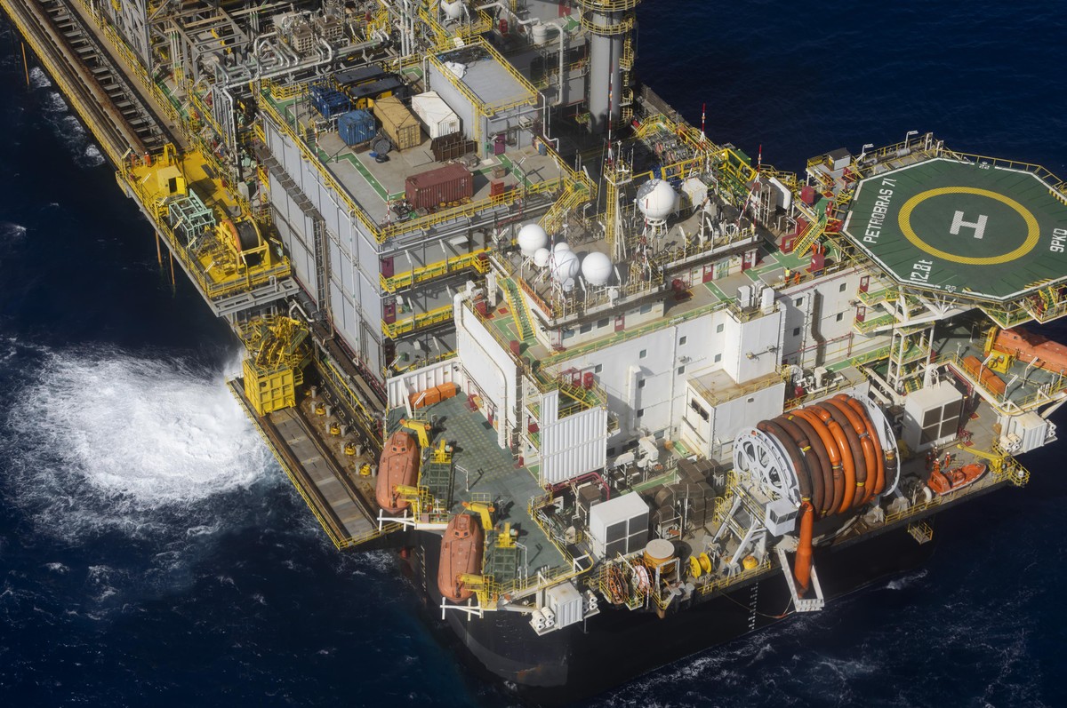 Petróleo fica isento da nova tarifa de 15% imposta por Trump | Brasil