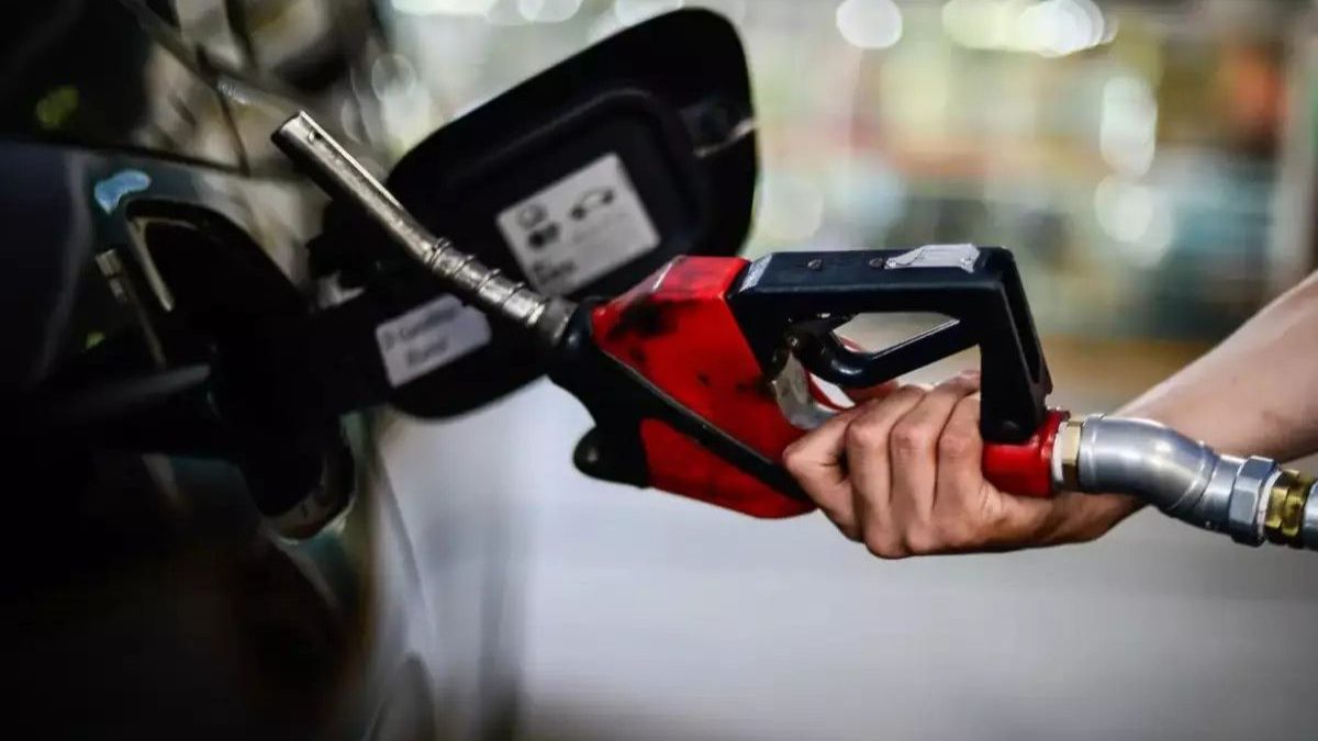 Preço dos combustíveis sobe mais uma vez e o efeito vai parar na mesa do brasileiro