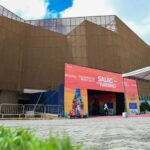 Cidades históricas e costeiras precisam se reinventar diante da crise climática, diz especialista no Salão do Turismo