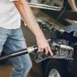 Nova gasolina vai começar a ser vendida no Brasil e gera alerta para donos de carros antigos