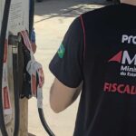 Procon-MPMG autua 21 postos e interdita 3 por combustível adulterado e ‘bomba baixa’