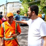 Prefeito Renato Junior surpreende morador ao fiscalizar obra no domingo e recebe reconhecimento por recuperação de rua