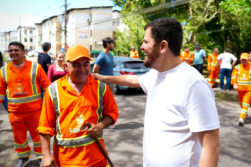 Prefeito Renato Junior surpreende morador ao fiscalizar obra no domingo e recebe reconhecimento por recuperação de rua